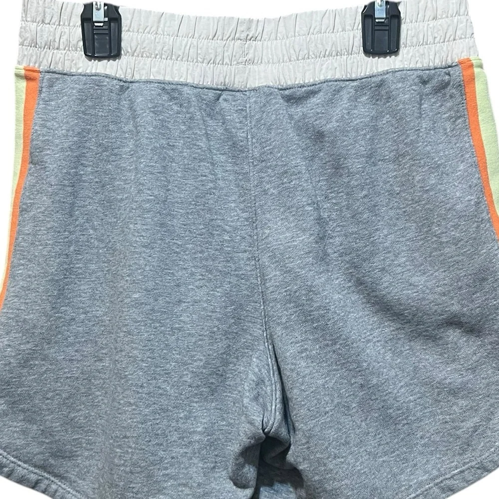 Nike Girls Sportswear Heritage Shorts Carbon Heather Size‎ XL